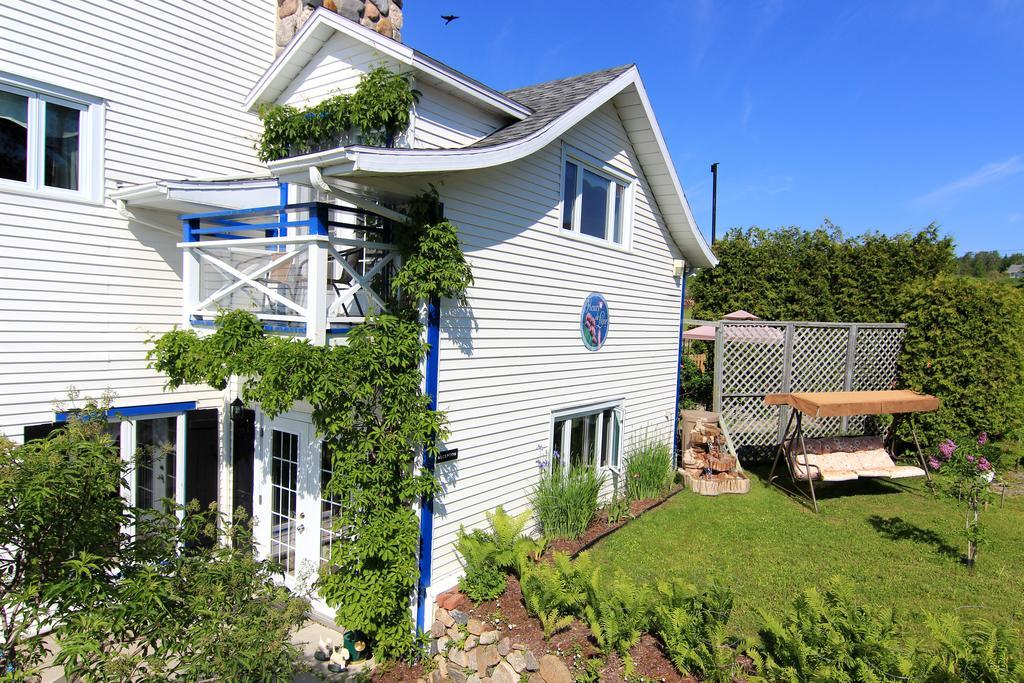 Auberge Fleurs De Lune La Malbaie Bagian luar foto