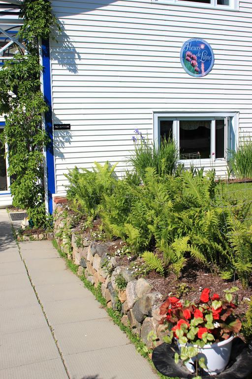 Auberge Fleurs De Lune La Malbaie Bagian luar foto