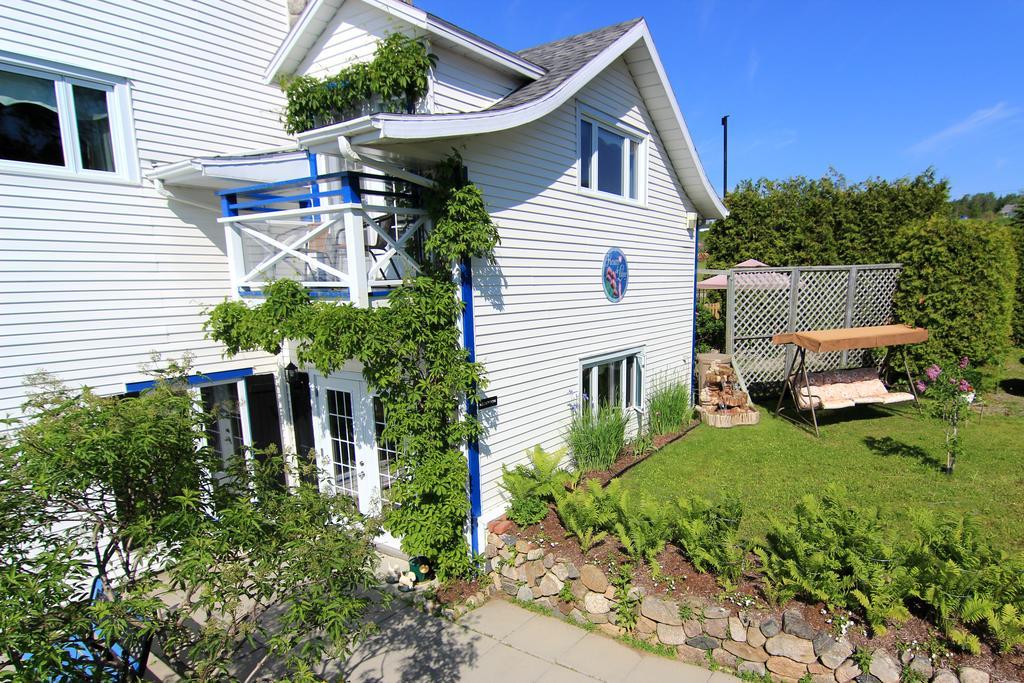 Auberge Fleurs De Lune La Malbaie Bagian luar foto