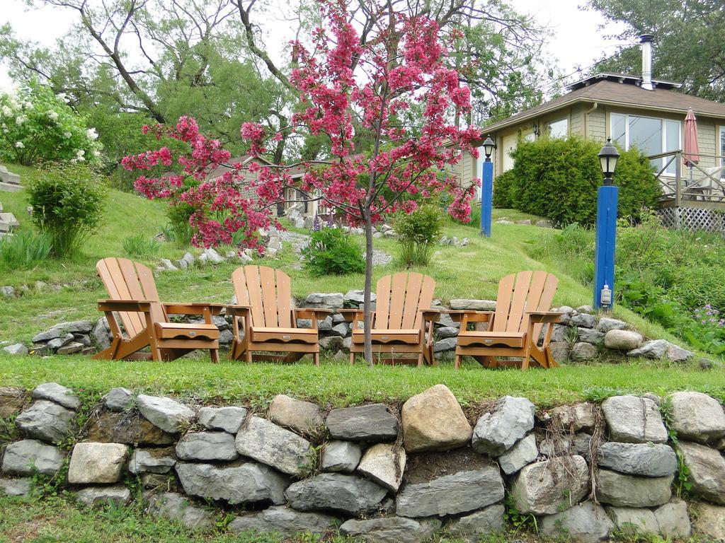 Auberge Fleurs De Lune La Malbaie Bagian luar foto